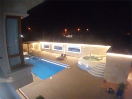 Iluminación zona piscina