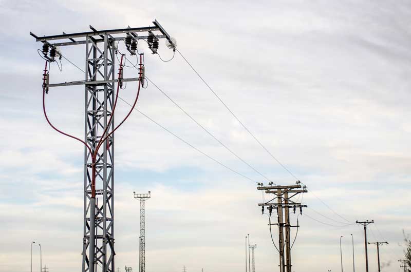 Instalación de cables de red pública con corriente