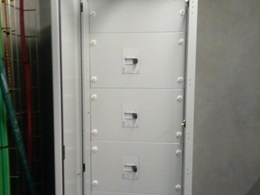 Instalación de cuadros en Abanca Pocomaco